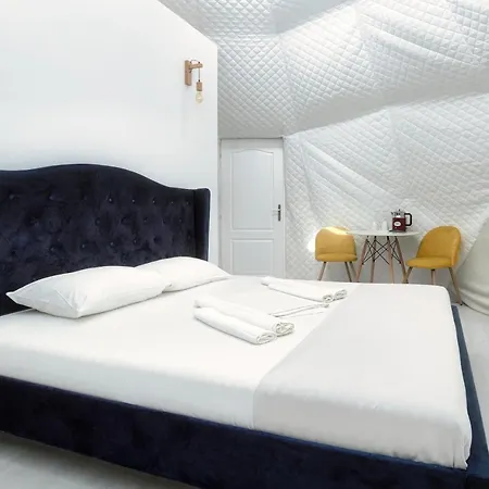 Seagloo Glamping - Adults Only *