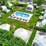 Seagloo Glamping - Adults Only