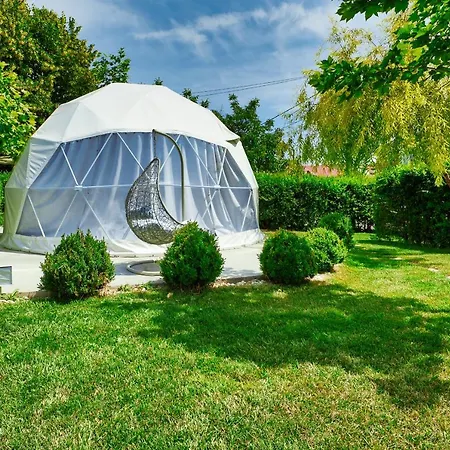 Luxury tent Seagloo Glamping - Adults Only *