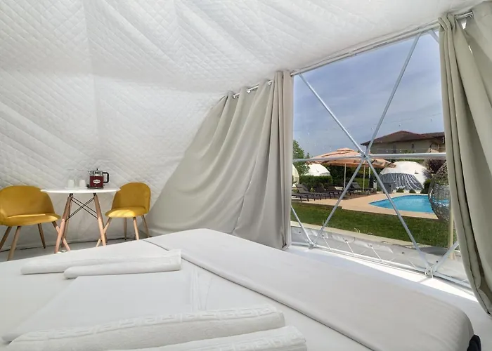 Seagloo Glamping - Adults Only *