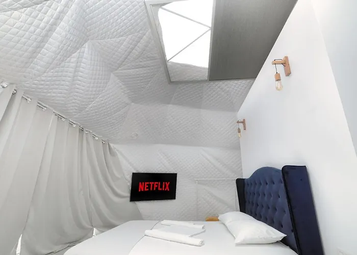 Seagloo Glamping - Adults Only *